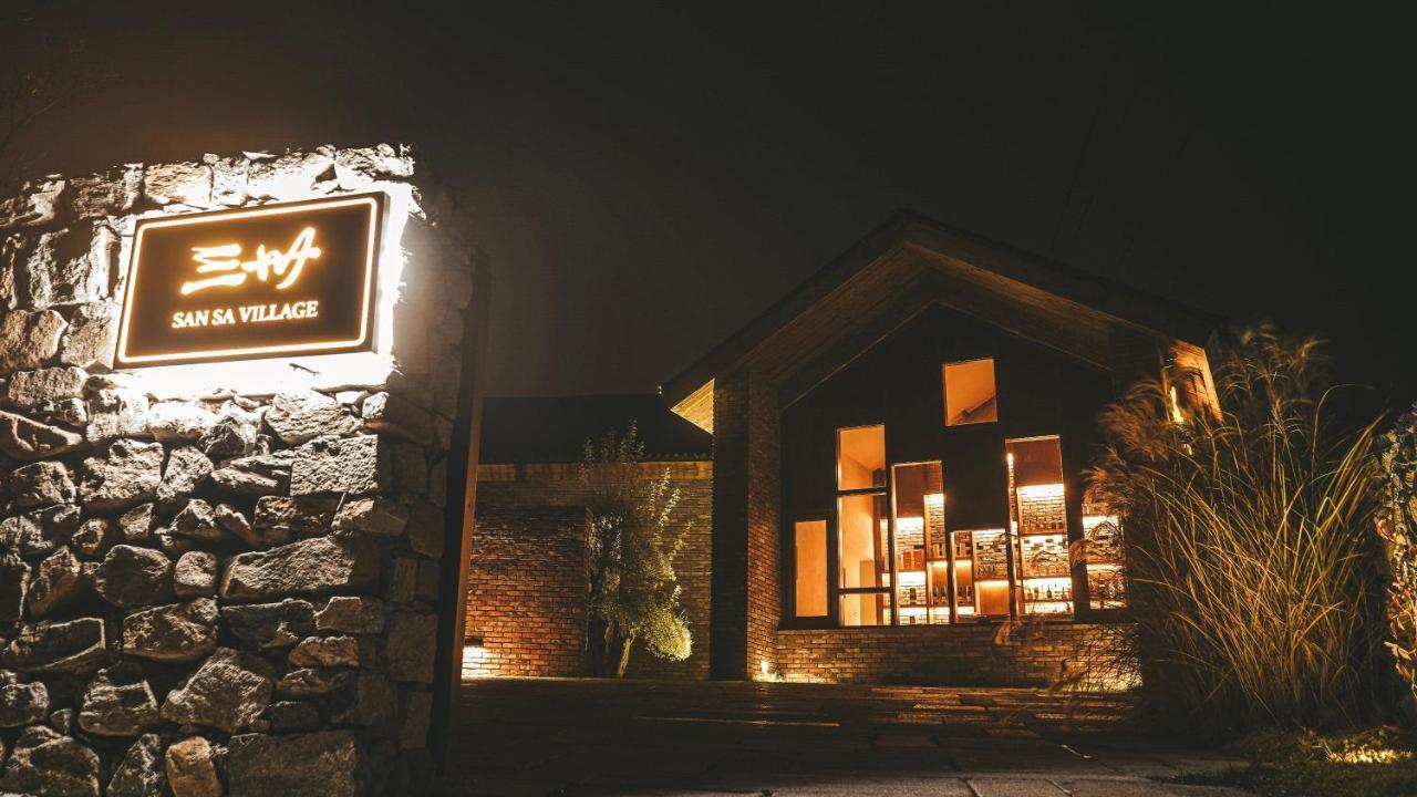 Sansa Village Boutique Hotel At Mutianyu Great Wall Huairou Bagian luar foto